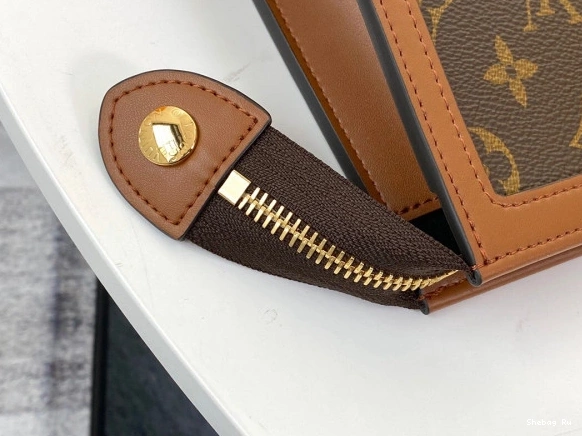 CHANELUTCH LOUIS VUITTON 0717